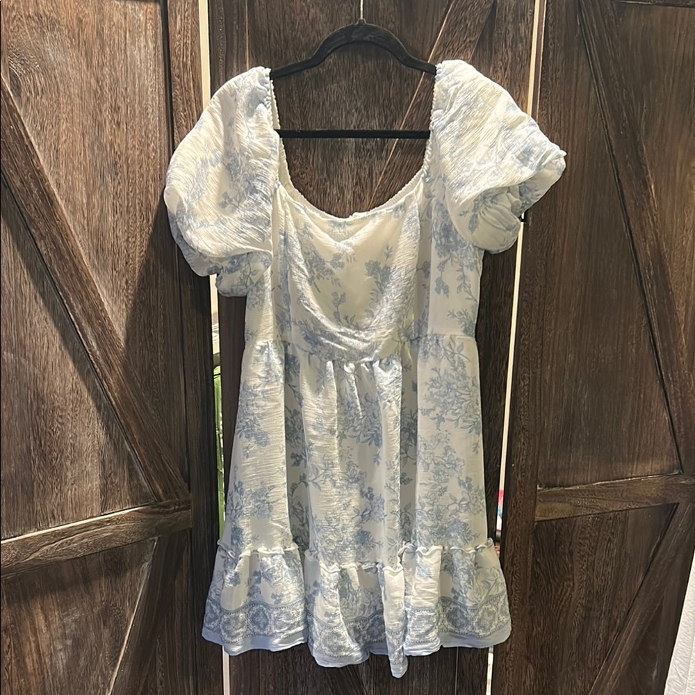 Blue and White Floral Dress.  Great Summer Date night or Party Event.